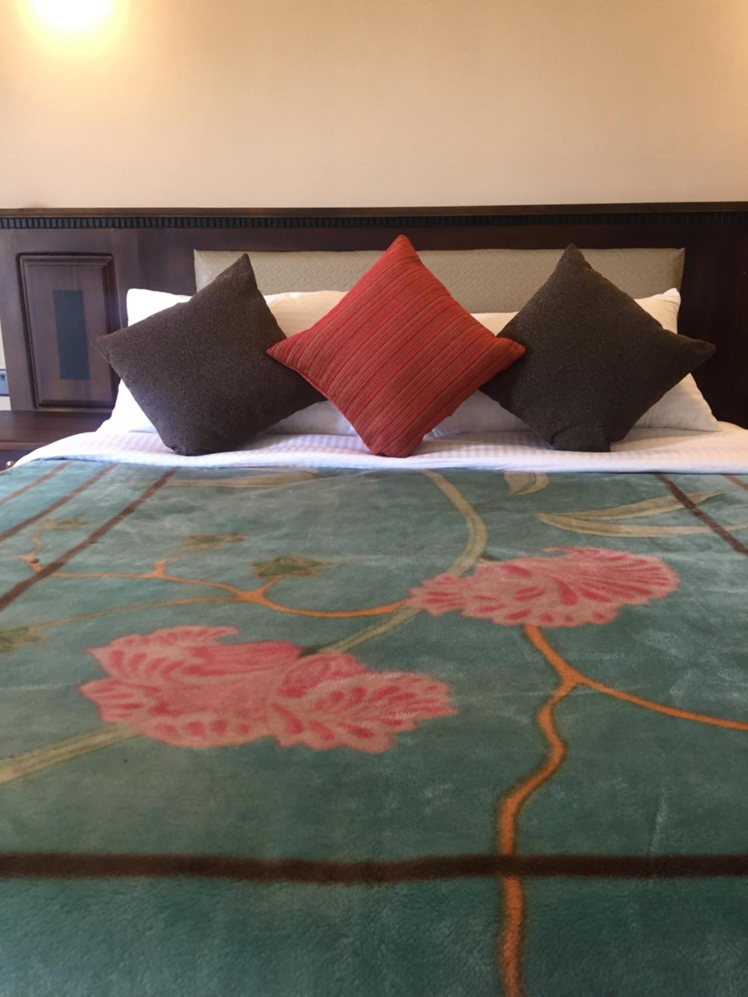Suriya Guest Hotel Nuwara Eliya Exterior photo