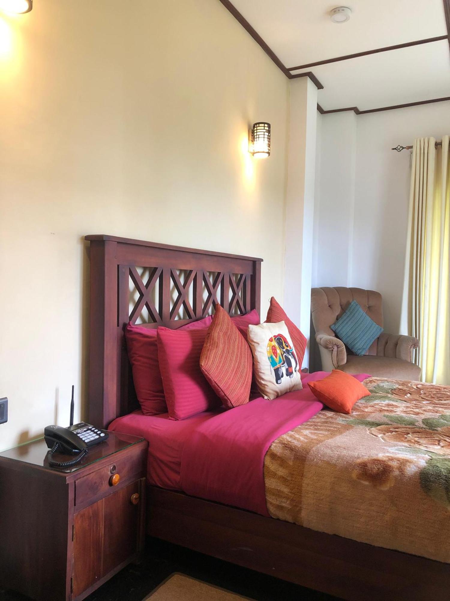 Suriya Guest Hotel Nuwara Eliya Exterior photo
