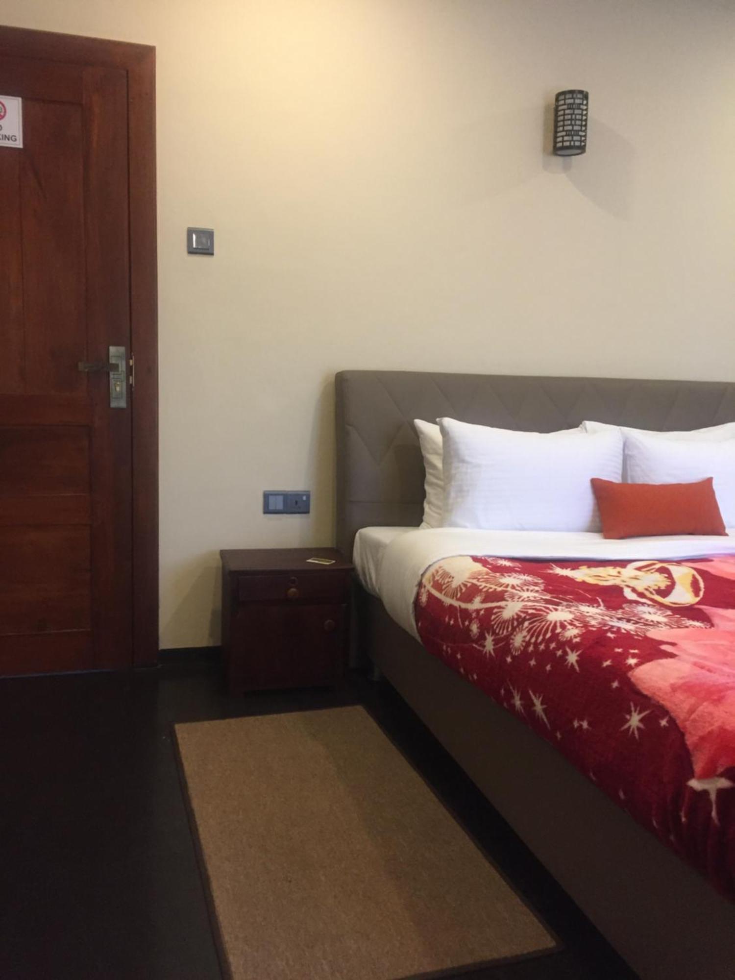Suriya Guest Hotel Nuwara Eliya Exterior photo