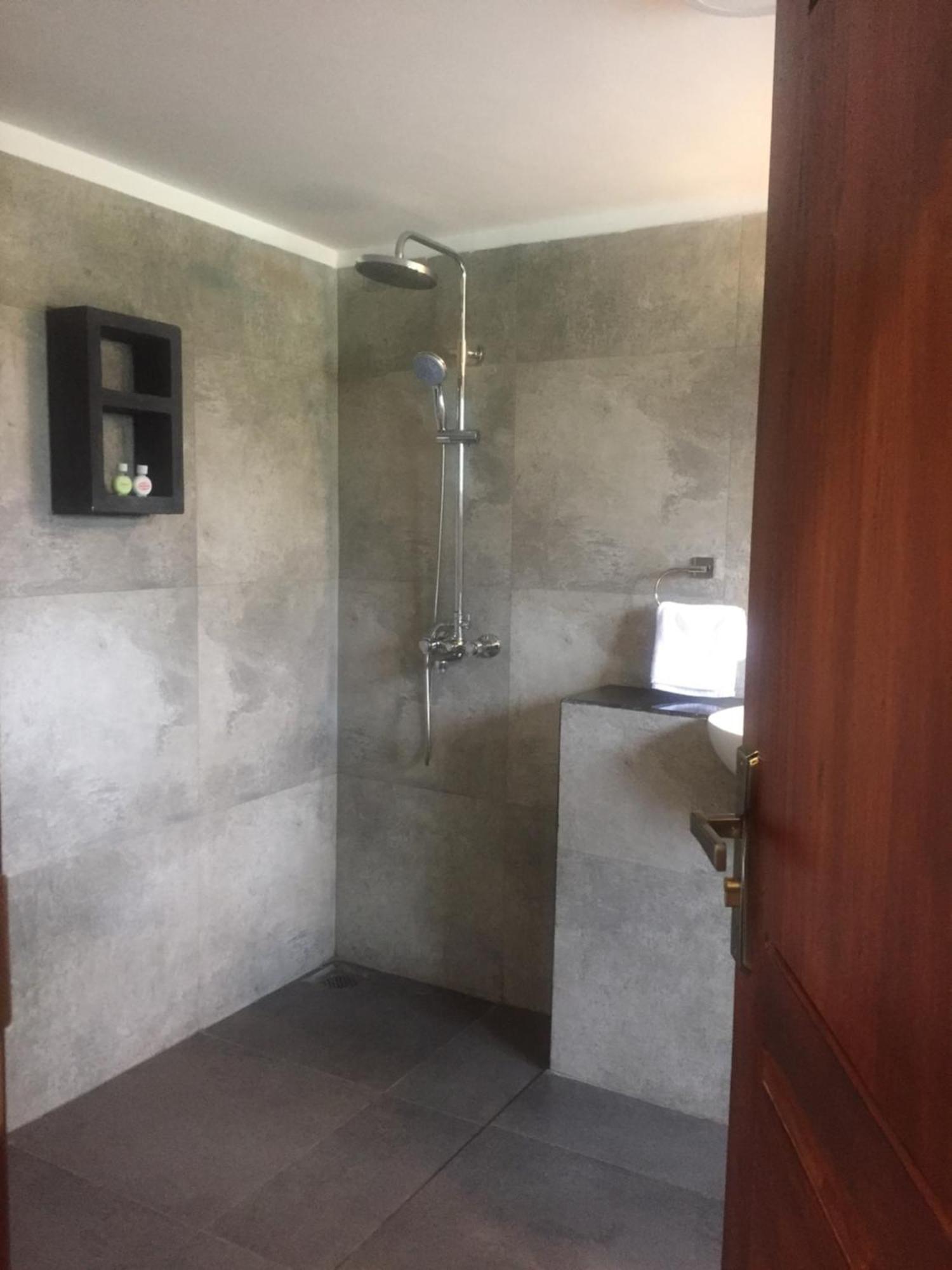 Suriya Guest Hotel Nuwara Eliya Exterior photo